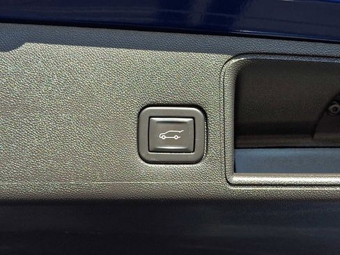 Certified 2022 GMC Terrain SLT w/ Infotainment Package II image 30