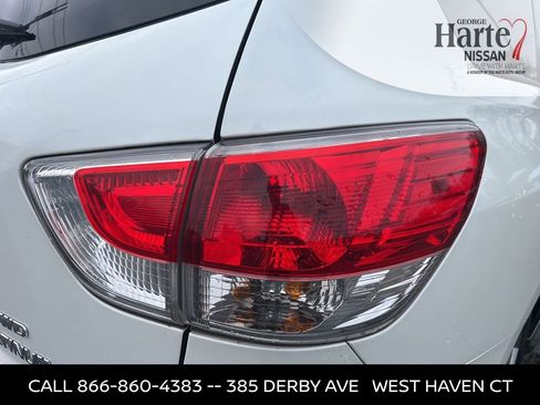 Used 2015 Nissan Pathfinder Platinum w/ Family Entertainment Package image 17