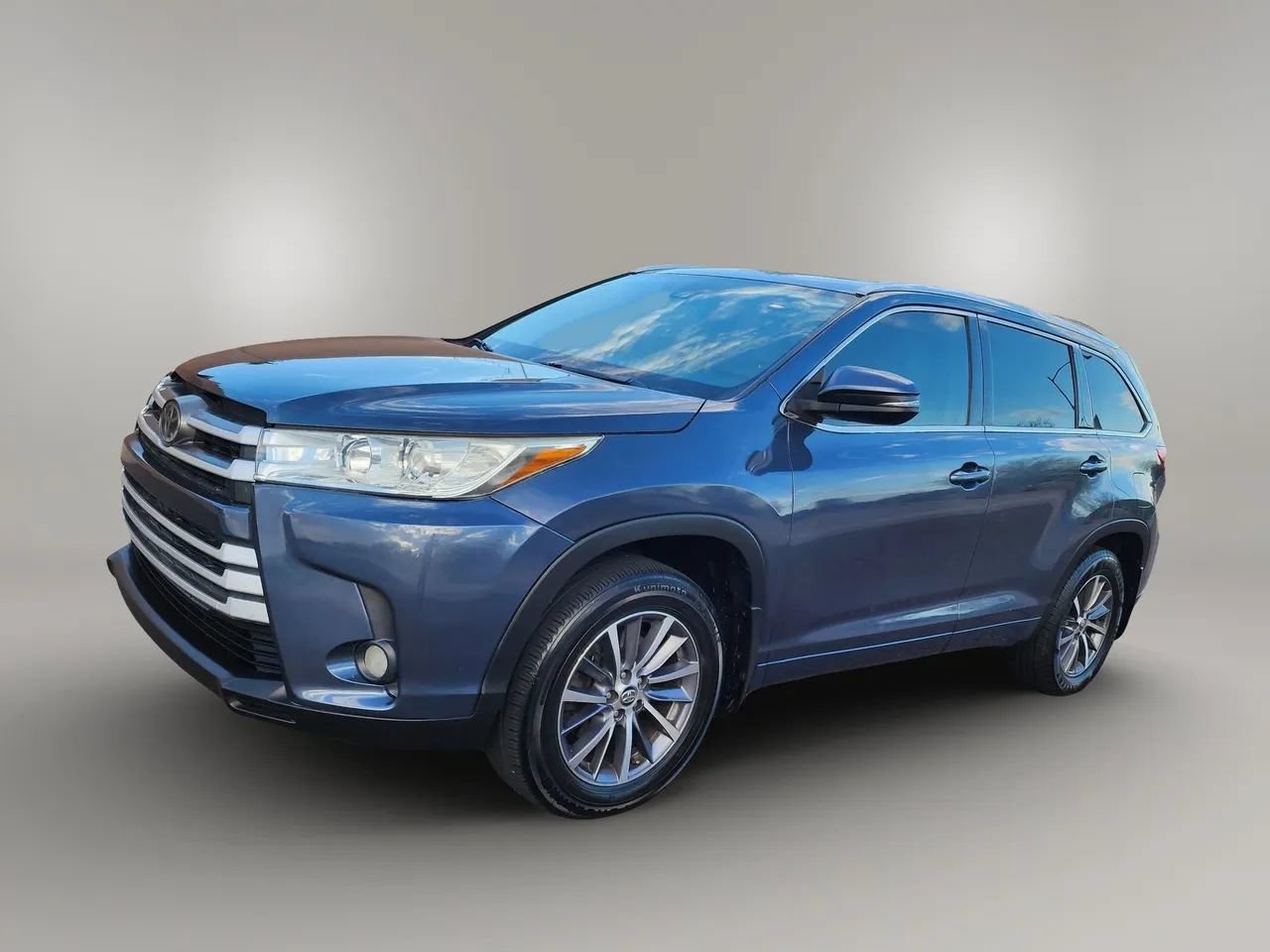 Used 2018 Toyota Highlander XLE AWD/4WD image 4