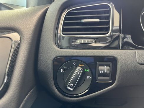 Used 2018 Volkswagen Golf SEL image 17