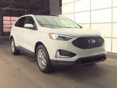 Used 2024 Ford Edge SEL w/ Convenience Package image 4