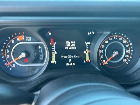 Used 2026 Jeep Wrangler Unlimited Rubicon AWD/4WD image 9