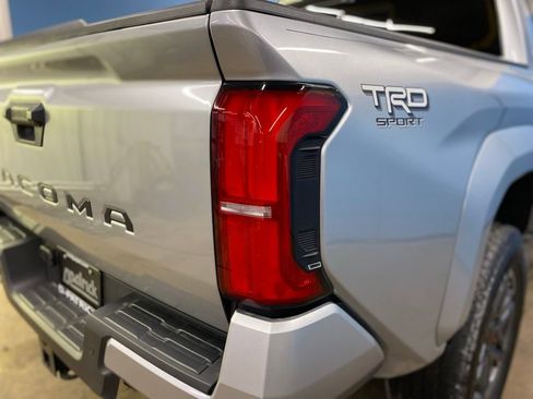 Used 2024 Toyota Tacoma TRD Sport image 13