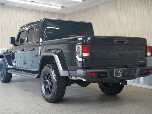 Used 2025 Jeep Gladiator Sport AWD/4WD image 7