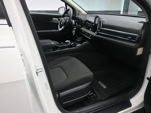 Used 2025 Kia Sportage LX FWD image 27
