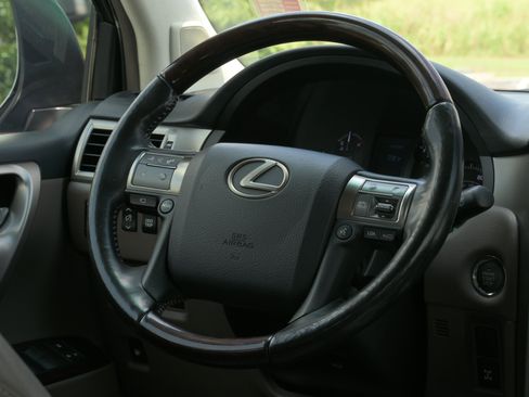 Used 2017 Lexus GX 460 Luxury AWD/4WD image 22