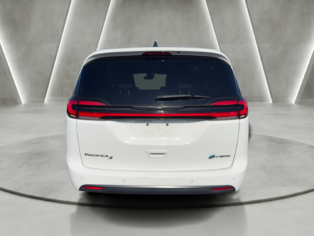 Used 2024 Chrysler Pacifica Limited FWD image 4