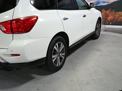 Used 2018 Nissan Pathfinder SV image 8