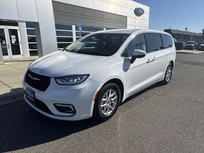 Used 2023 Chrysler Pacifica Touring-L