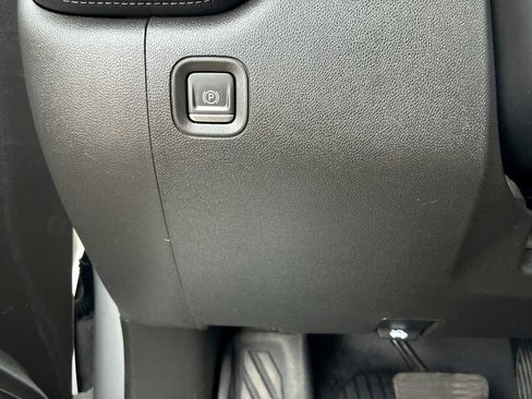 Certified 2021 Chevrolet Silverado 1500 RST image 17