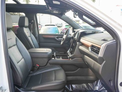 Used 2025 GMC Yukon XL Denali w/ Sun & Power Step Package image 18