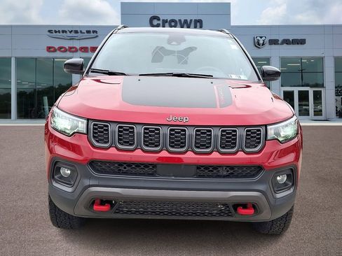 Used 2025 Jeep Compass Trailhawk AWD/4WD image 2