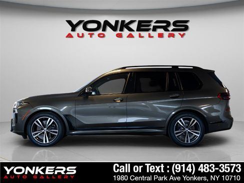 Used 2023 BMW X7 xDrive40i w/ M Sport Package AWD/4WD image 4