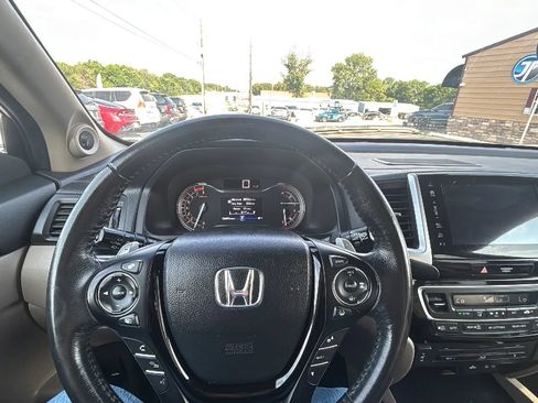 Used 2016 Honda Pilot Touring image 6