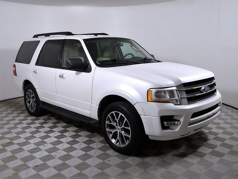 Used 2017 Ford Expedition XLT w/ Equipment Group 202A RWD image 7