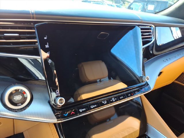 Used 2023 Jeep Grand Wagoneer L Series III w/ Rear Seat Video Group 1 AWD/4WD image 23