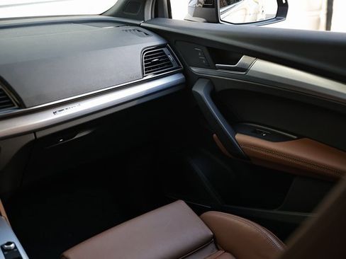 Certified 2025 Audi Q5 2.0T Premium Plus w/ Premium Plus Package image 29