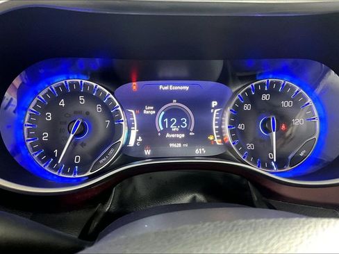 Used 2017 Chrysler Pacifica Limited w/ UConnect Theater Package FWD image 20