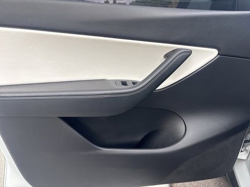 Used 2021 Tesla Model Y Performance image 21