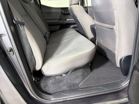 Used 2022 Toyota Tacoma SR5 w/ Technology Package image 15