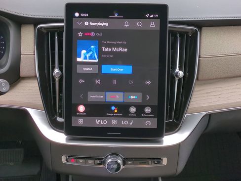 New 2026 Volvo XC90 B6 Plus w/ Protection Package Premier image 16