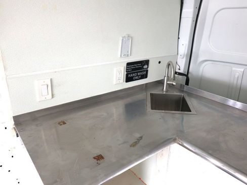 Used 2021 Nissan NV 2500 S image 26