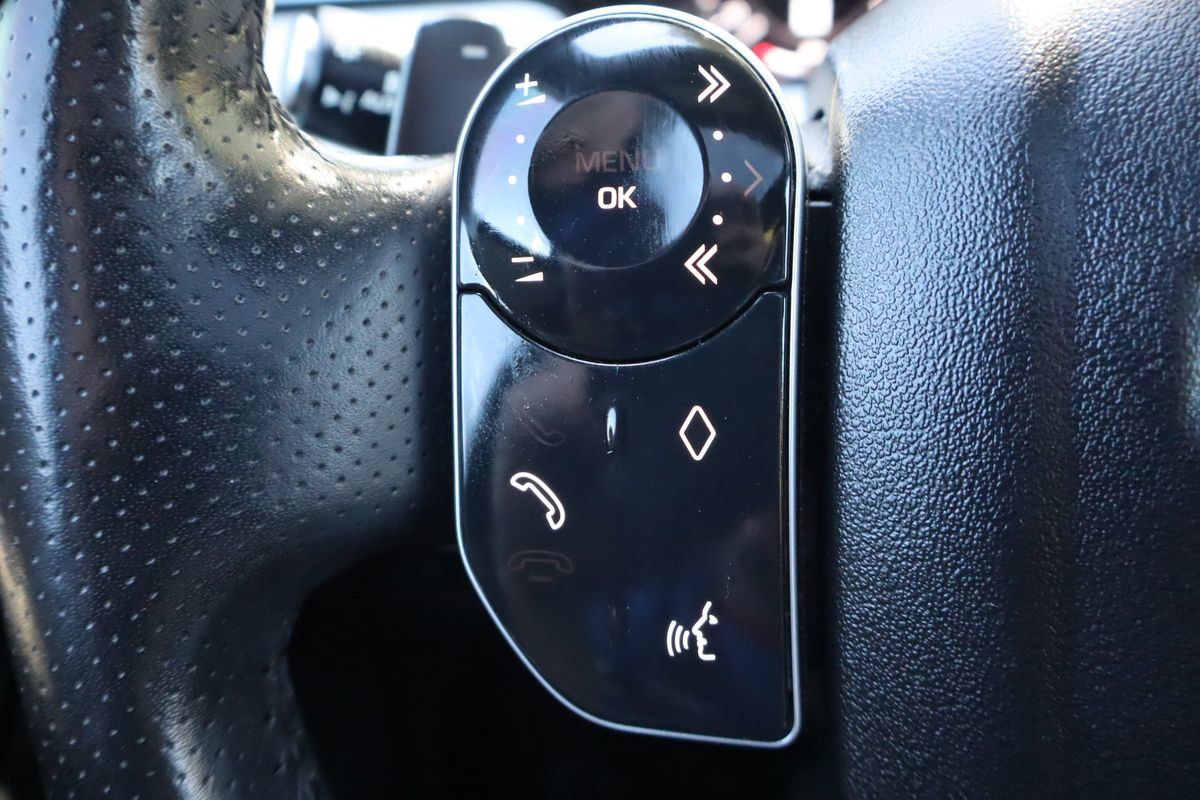 Used 2020 Land Rover Range Rover Velar S AWD/4WD image 30