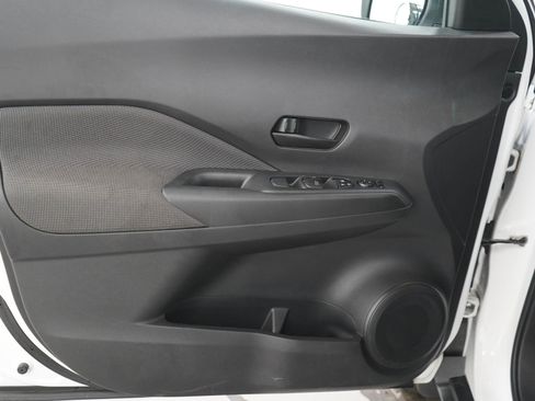 Used 2019 Nissan Kicks S FWD image 18
