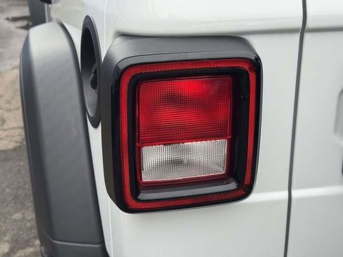 Used 2022 Jeep Wrangler Unlimited Sport AWD/4WD image 11