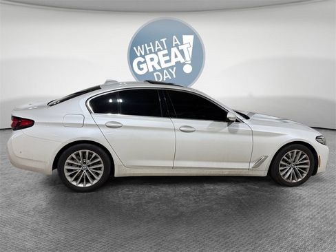 Used 2021 BMW 530i xDrive image 2