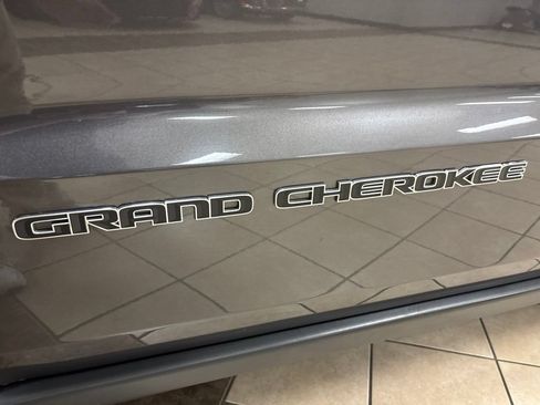 Used 2019 Jeep Grand Cherokee Limited w/ Luxury Group II AWD/4WD image 8