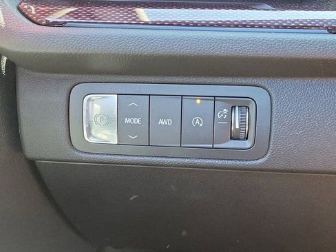 Used 2024 Chevrolet Traverse RS image 24