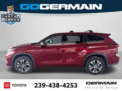Used 2022 Toyota Highlander XLE AWD/4WD image 2
