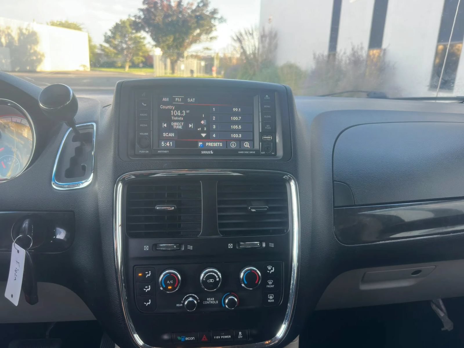 Used 2013 Dodge Grand Caravan SXT w/ Rear Park Assist Pkg FWD image 13