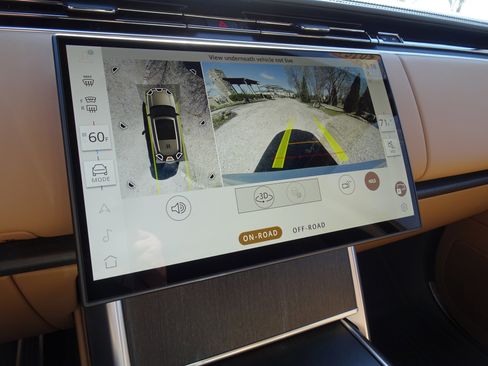 New 2026 Land Rover Range Rover Long Wheelbase SE image 4