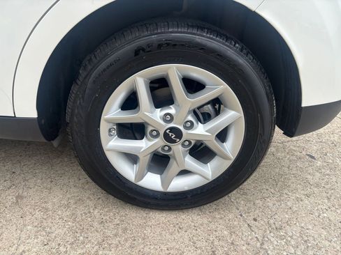 Used 2025 Kia Soul LX w/ LX Technology Package FWD image 28