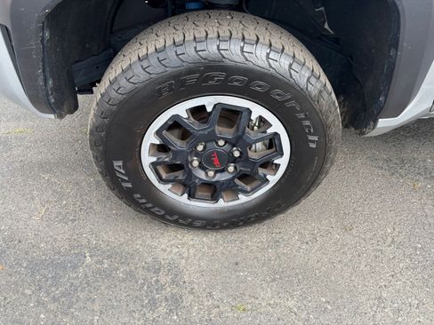 Used 2025 Toyota Tacoma TRD Off-Road AWD/4WD image 29