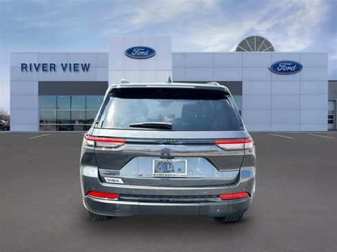 Used 2024 Jeep Grand Cherokee Altitude AWD/4WD image 5