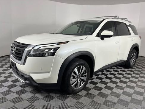 Used 2023 Nissan Pathfinder SL FWD image 6