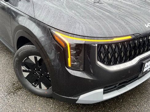 New 2026 Kia Carnival LXS image 2