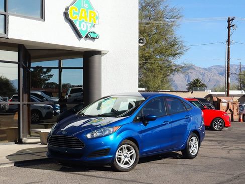 Used 2018 Ford Fiesta SE image 2