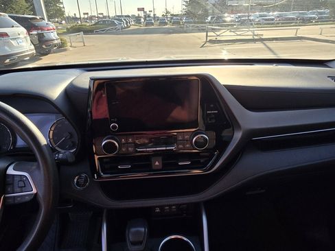 Used 2023 Toyota Highlander L image 12
