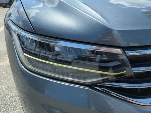 Used 2022 Volkswagen Tiguan SE FWD image 17