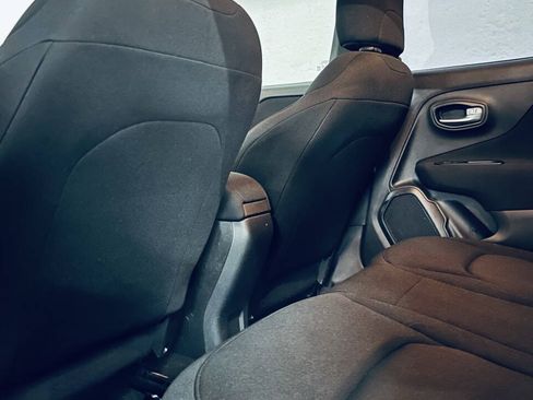 Used 2020 Jeep Renegade Sport w/ UConnect 7.0 Group FWD image 19