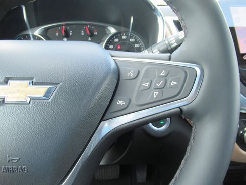 Used 2024 Chevrolet Equinox Premier FWD image 26
