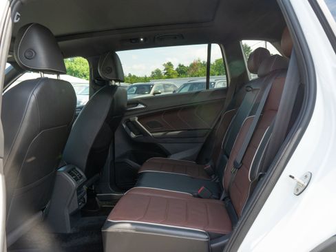 Certified 2024 Volkswagen Tiguan SEL R-Line AWD/4WD image 22