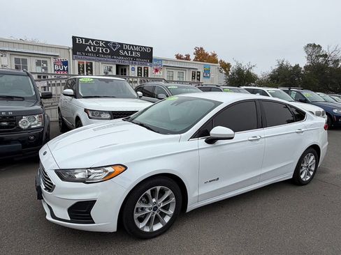 Used 2019 Ford Fusion SE image 4