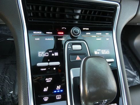 Used 2018 Porsche Panamera 4 image 66