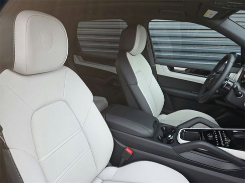 New 2026 Porsche Cayenne S image 19