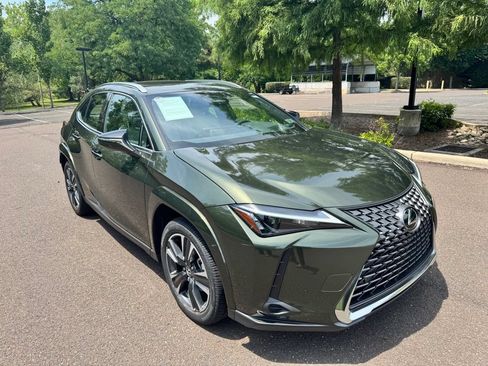 Used 2025 Lexus UX 300h AWD image 4